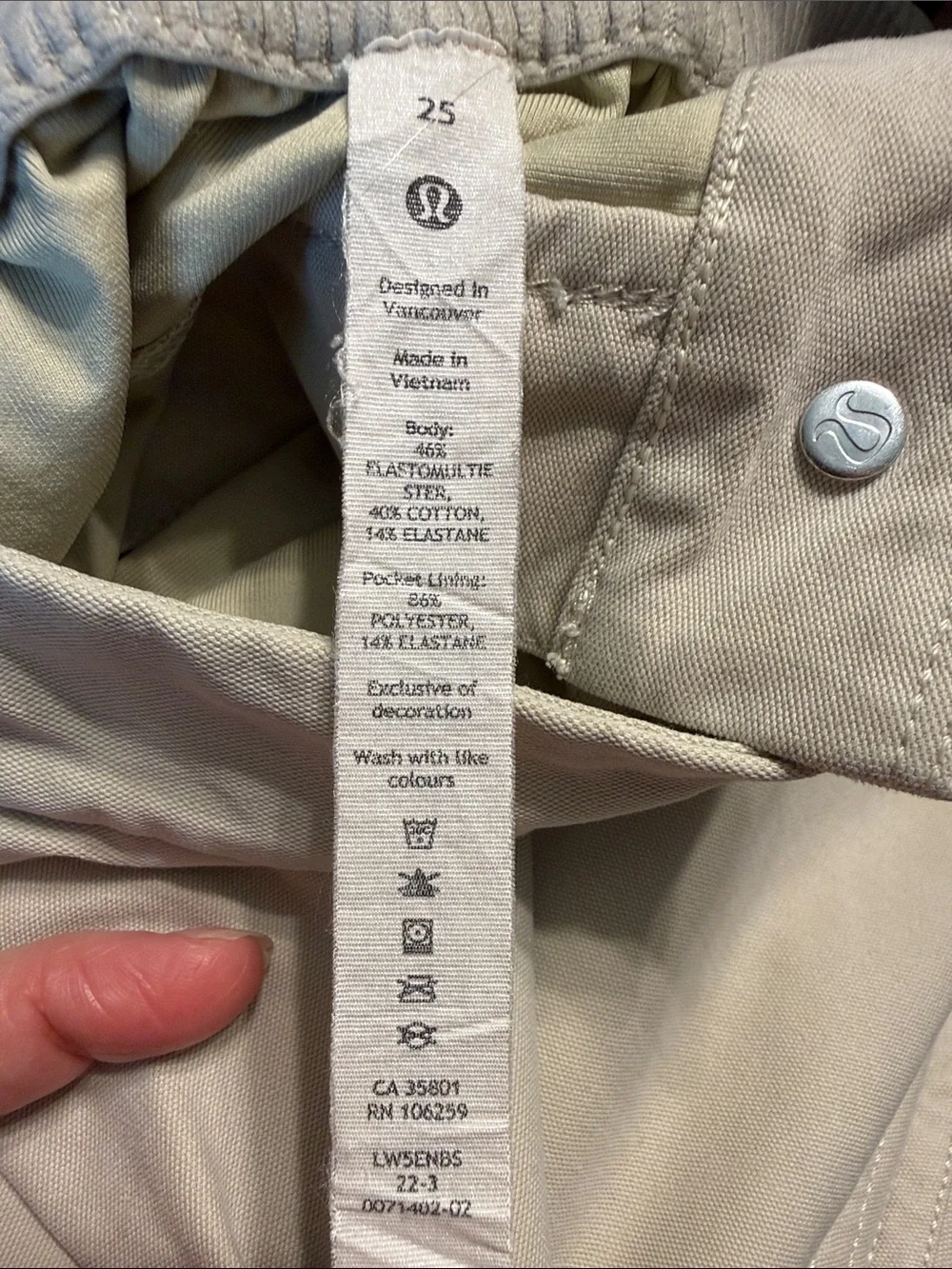 Lululemon Light Utilitech Cargo Pocket High-Rise Pant Sz 25 / 0 Natural Ivory